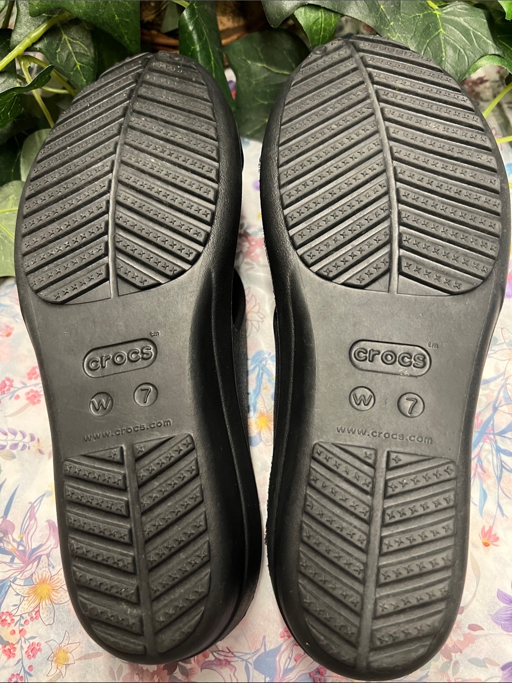CROCS Black Slip-On Wedge Slide Sandals Size 7 - Picture 7 of 13